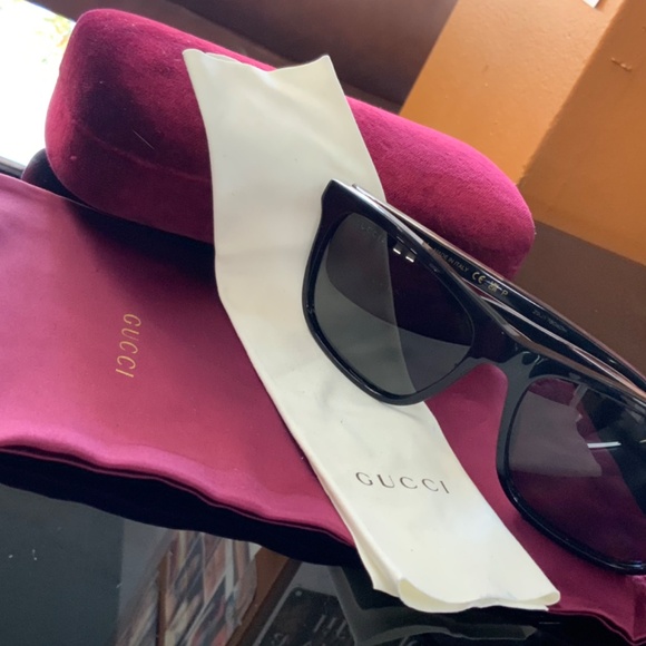 Gucci sunglasses - Picture 2 of 3